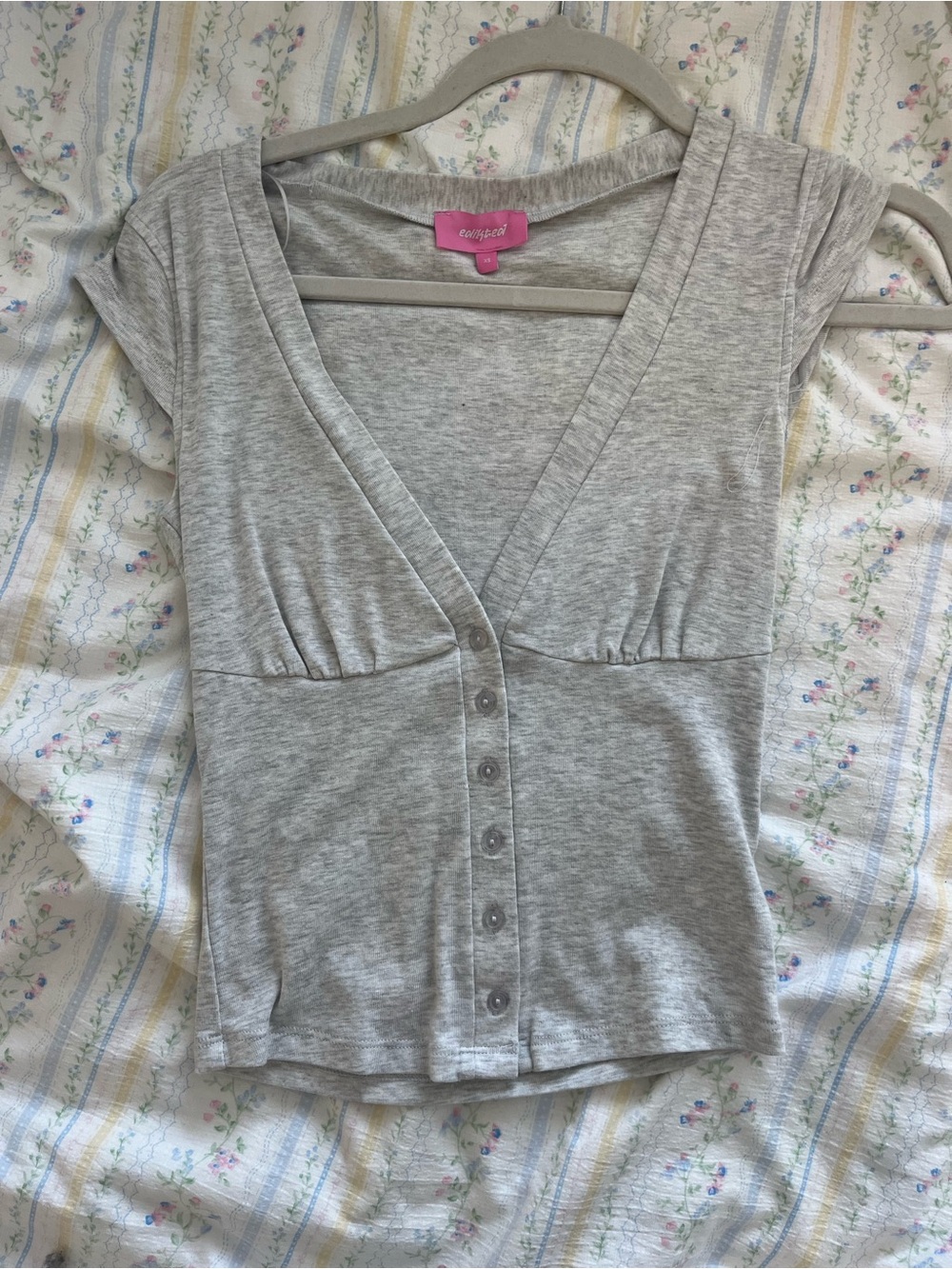 brand new edikted V-Neck Button-Front Women's Top